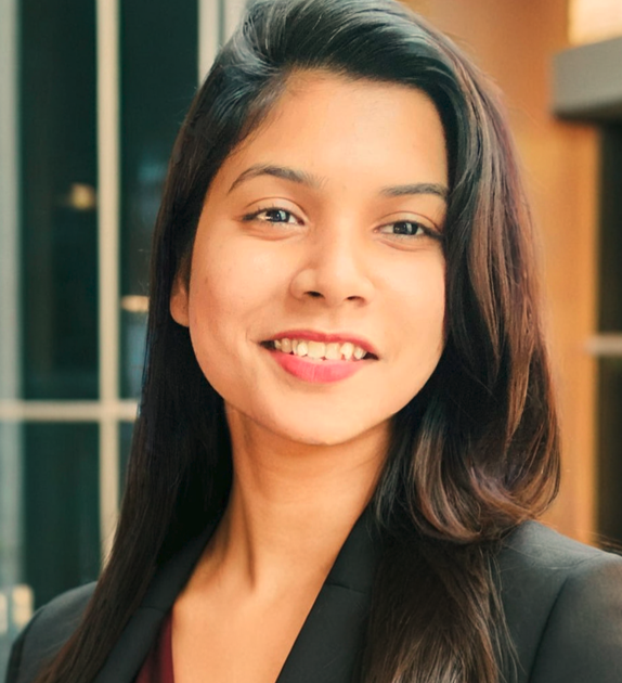 A headshot of Payal, an employee at Creditsafe.